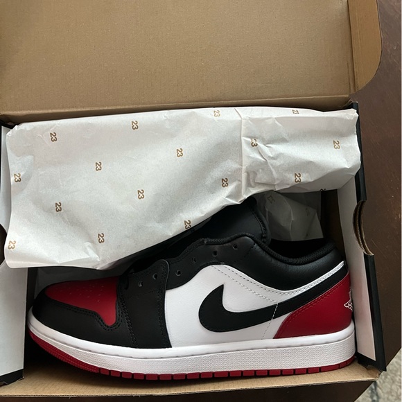 Nike Jordan 1s lows “RED TOE” - Picture 4 of 5